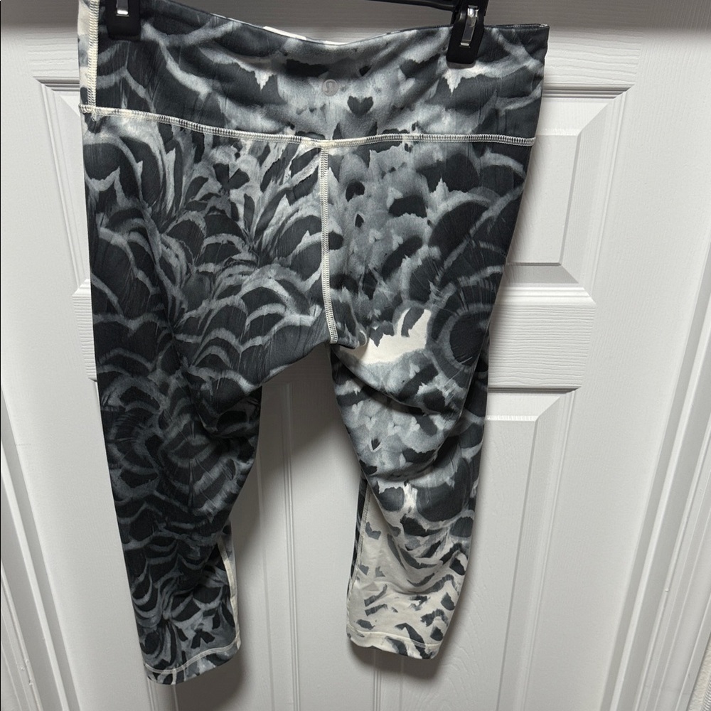 lululemon athletica Black & Gray Printed Cropped Leggings - Picture 5 of 8
